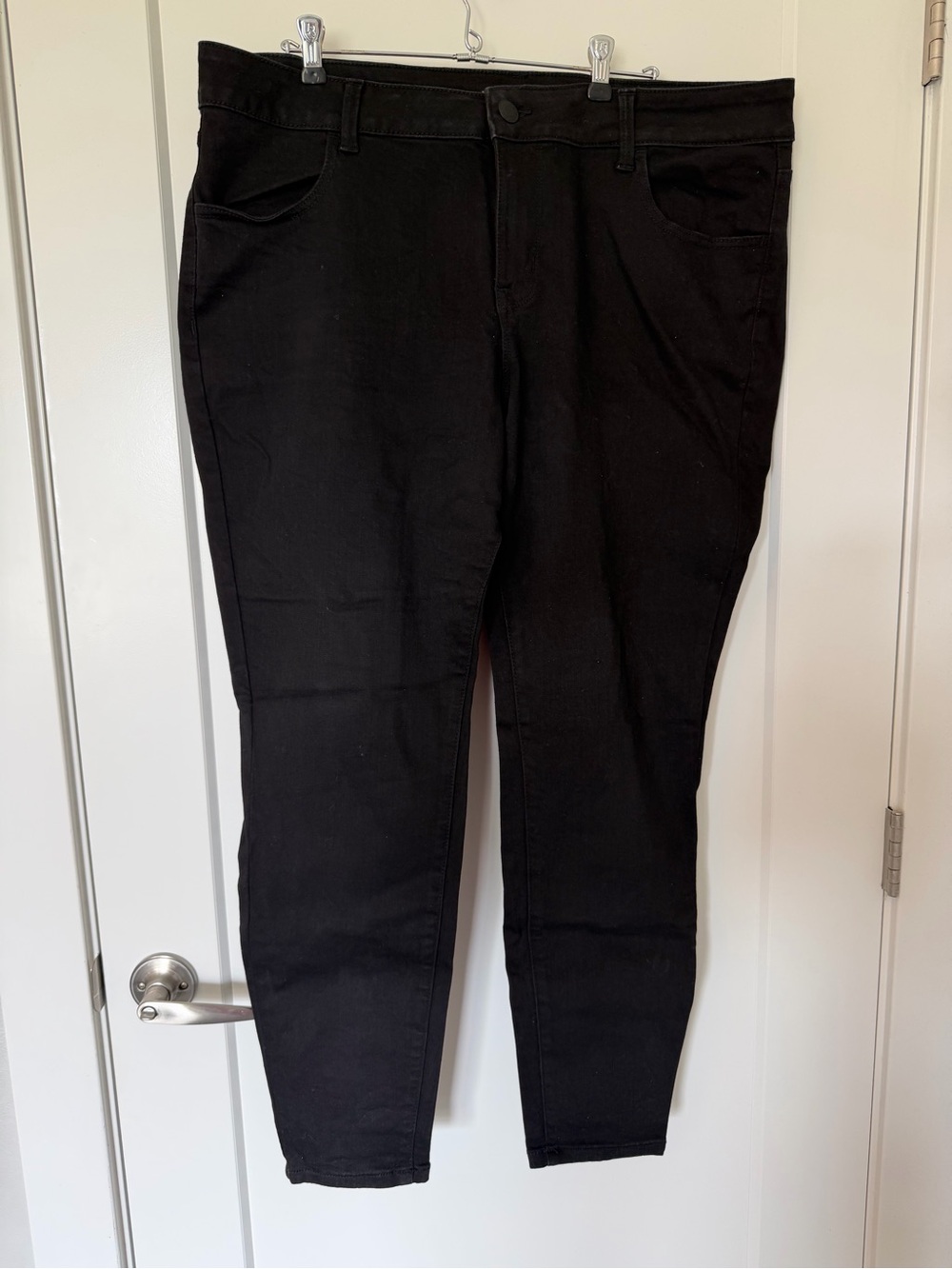 Maurices Black Mid-Rise Jeans